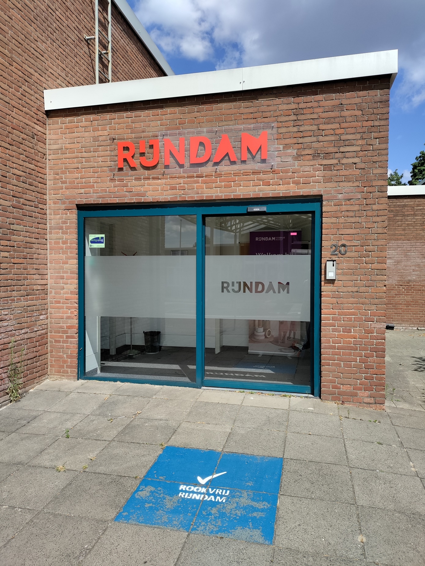 https://www.rijndam.nl/assets/uploads/images/locaties/Ingang_Roerdomplaan_klein.jpg