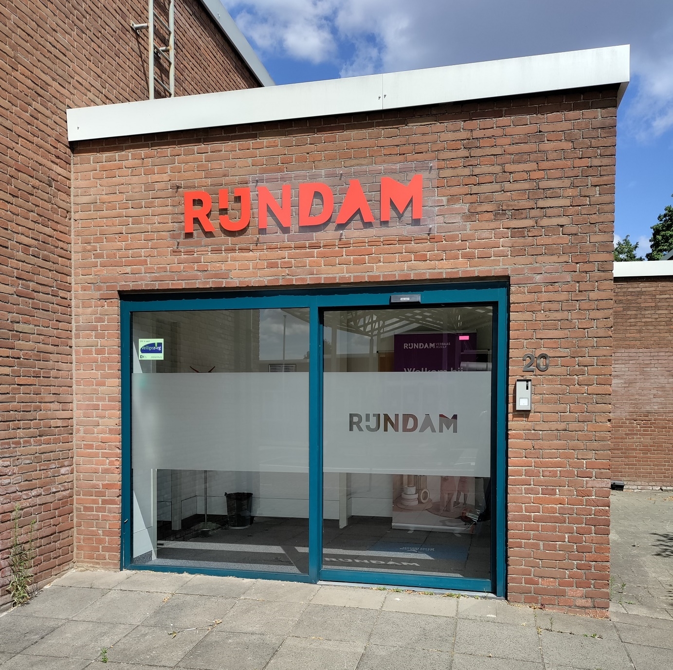 https://www.rijndam.nl/assets/uploads/images/locaties/Ingang_Roerdomplaan_klein_vierkant.jpg