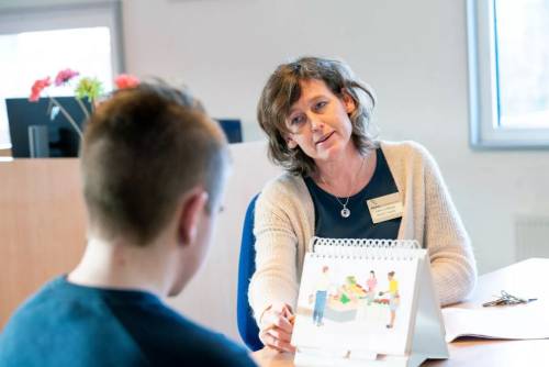 https://www.rijndam.nl/assets/uploads/images/medewerkers/Ineke_van_der_Meulen_Afasie.JPG